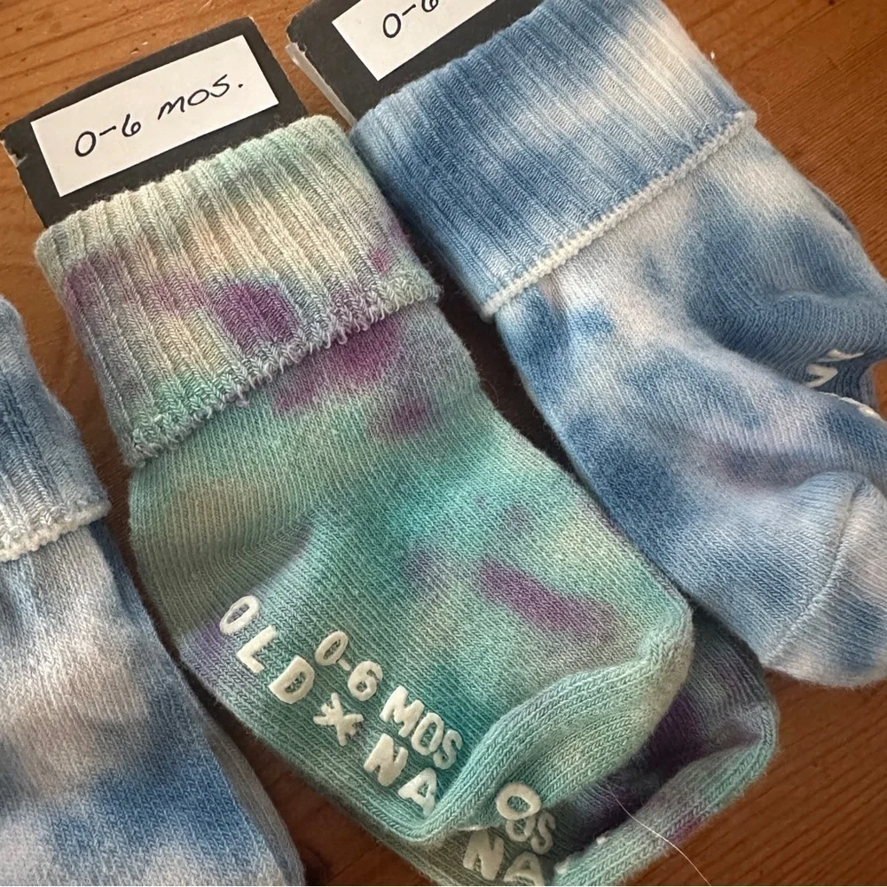New old navy tie dye socks for baby 0-6 months 3 pairs
